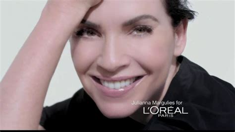 LOreal Revitalift Miracle Blur TV commercial - Suavizador con Julianna Marguiles