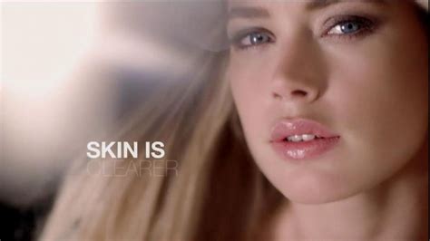 L'Oreal True Match Lumi Makeup TV Commercial Featuring Doutzen Kroes