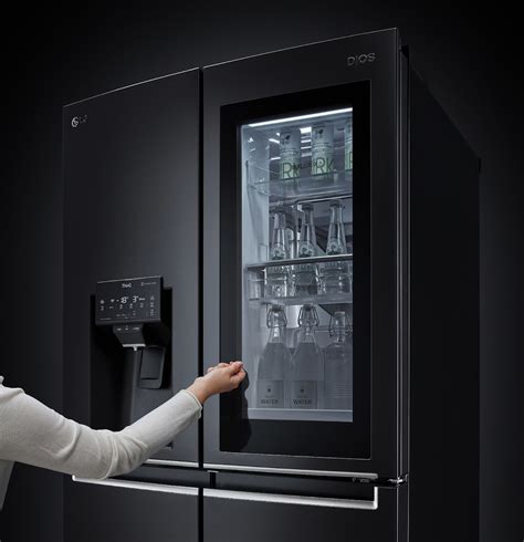 LG InstaView Door-in-Door Refrigerator TV Spot, 'Midnight Snack'