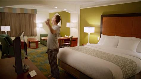 LaQuinta Inns and Suites TV Spot, 'Outside the Box'