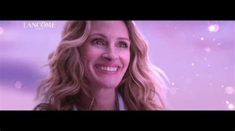 Lancôme La Vie Est Belle TV Spot, 'Regalo' con Julia Roberts, canción de Hannah Grace created for Lancôme Fragrances