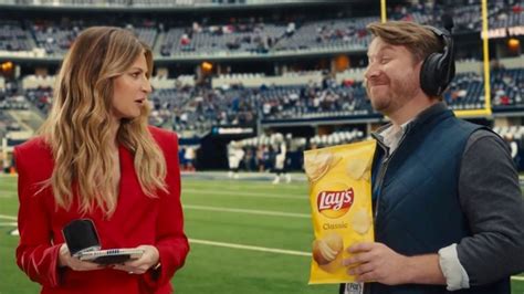 Lay's TV Spot, 'FOX: Chips vs. Crisps' Featuring Erin Andrews