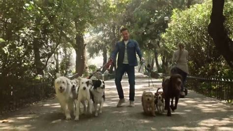 Lee Extreme Motion Jeans TV Spot, 'Dog Walker'