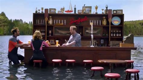 Leinenkugel's Grapefruit Shandy TV Spot, 'Lake Bar'