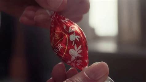 Lindt TV Spot, 'Poner el mundo en pausa'