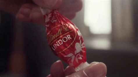 Lindt TV Spot, 'Put the World on Pause'