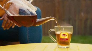 Lipton TV Spot, 'Stop Chuggin' Start Sippin': Heart' Song by Raphael Gualazzi