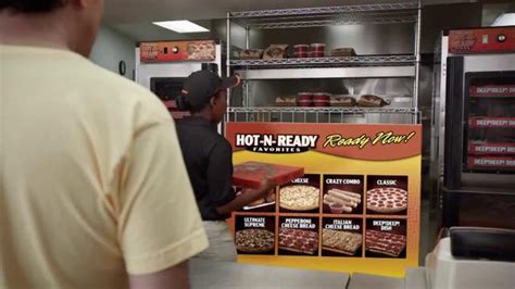 Little Caesars Galleta Pretzel Crujiente TV Spot, 'Llamada' featuring James Zavaleta