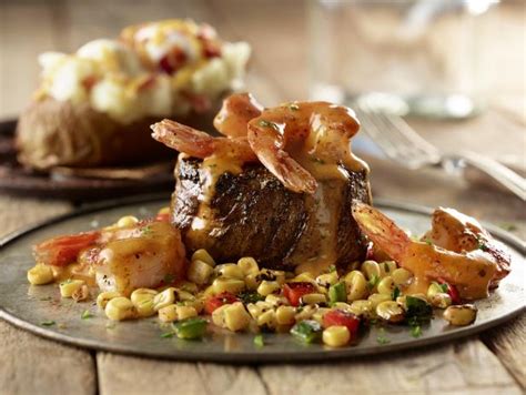 Longhorn Steakhouse Smoky Pepper Crusted Filet With Shrimp logo