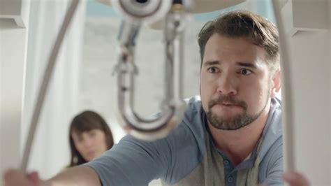 Lowe's TV Spot, 'Llave del Agua' featuring Garrett Mendez