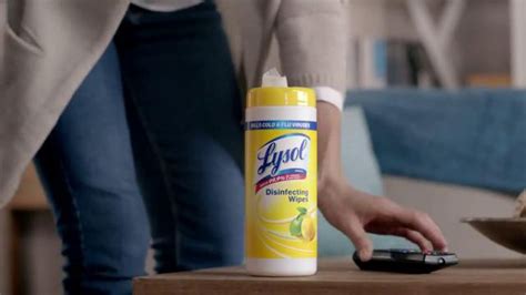 Lysol Disinfecting Wipes TV Spot, 'Protegidos estando aquí'