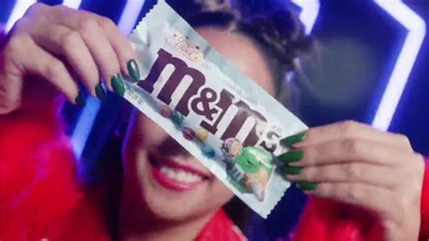 M&M's Crunchy Cookie TV Spot, 'Más divertido' created for M&M's