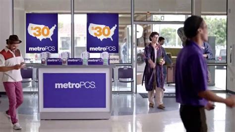 MetroPCS TV Spot, 'La mudanza' featuring Alejandro Edda