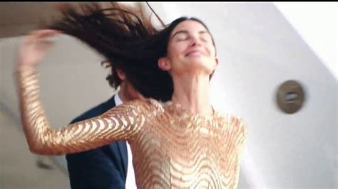 Michael Kors Wonderlust TV Spot, 'Deseo' con Lily Aldridge featuring Wouter Peelen