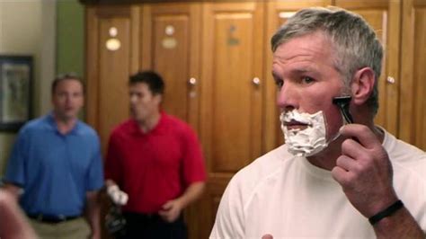 MicroTouch Tough Blade TV Spot, 'Hinchas' con Brett Favre