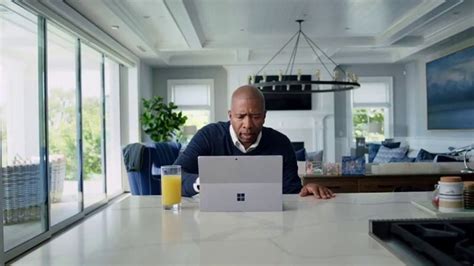 Microsoft Teams TV Spot, 'Bow Tie' Featuring Ernie Johnson Jr., Kenny Smith, Reggie Miller featuring Reggie Miller
