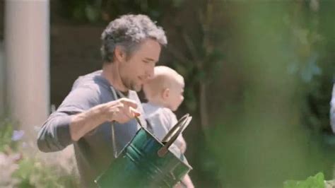 Miracle-Gro TV Spot, 'Garden of Life'