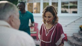 Modelo TV Spot, 'Luchando por la familia' con Tony Gonzalez featuring Tony Gonzalez