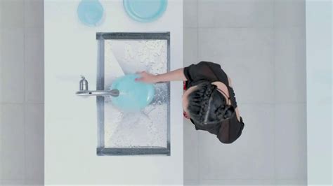 Moen TV Spot, 'Faucet Dance'