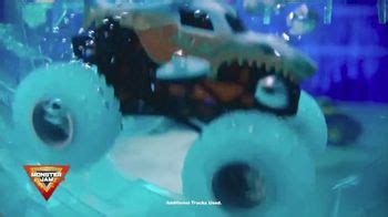 Monster Jam Megalodon Monster Wash TV Spot, 'Scrub Up and Spin Dry'
