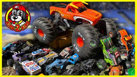 Monster Jam Toys TV commercial - Mega Grave Digger and Mega El Toro Loco