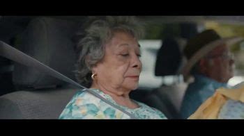 Motel 6 TV Spot, 'We'll Leave the Light On for Abuela & Tito'