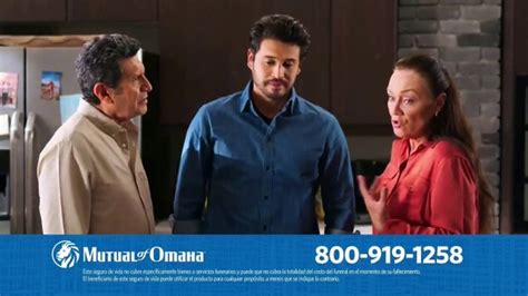 Mutual of Omaha TV commercial - Madre con Omar Germenos