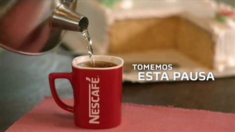 Nescafé Clásico TV commercial - En casa