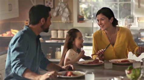 Nestle TV Spot, 'El ritmo de su familia'