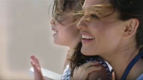 Neutrogena Beach Defense TV commercial - Best Day in the Sun Ft. Jennifer Garner