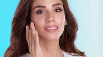 Neutrogena Hydro Boost TV Spot, 'Hidrante' con Sandra Echeverría