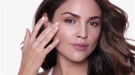 Neutrogena Hydro Boost Water Gel TV Spot, 'Te sorprenderá'