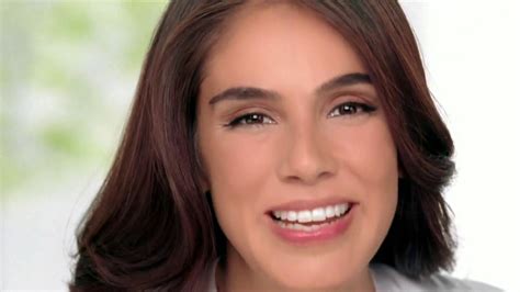 Neutrogena Naturals TV Commercial Con Sandra Echeverría