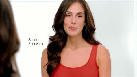 Neutrogena Oil-Free Acne Wash TV Commercial Con Sandra Echeverría