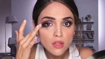 Neutrogena Towelettes TV commercial - Eiza Gonzalez Saves a Smokey Eye Look