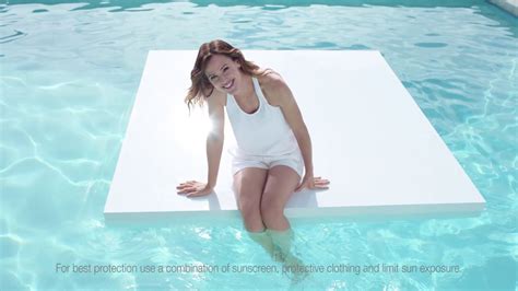 Neutrogena Ultra Sheer Sunscreen TV Spot, 'Jennifer Garner Approved'