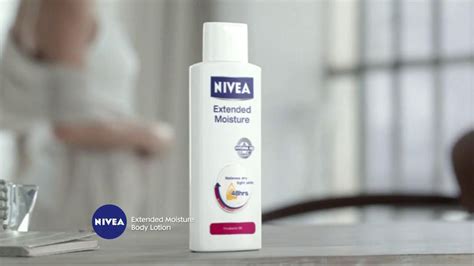 Nivea Extended Moisture Body Lotion TV Commercial featuring Jessica Irvine Drake