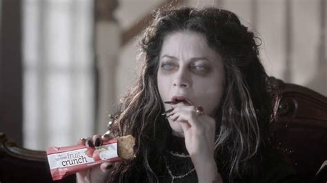 Nutri-Grain Fruit Crunch Bar TV Spot, 'Dracula' featuring Steve Valentine