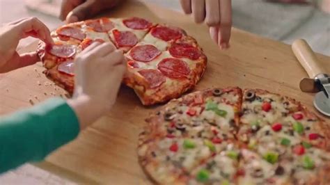 O, That's Good! Pizza TV Spot, 'Love at First Slice' Feat. Oprah Winfrey featuring Casey Ford Alexander