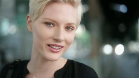 Olay Total Effects Pore Minimizing CC Cream TV Spot, 'Airbrush' featuring Laura Margolis