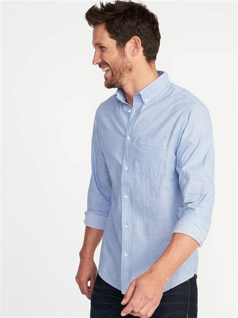 Old Navy Regular-Fit Built-In Flex Everyday Oxford Shirt for Men logo