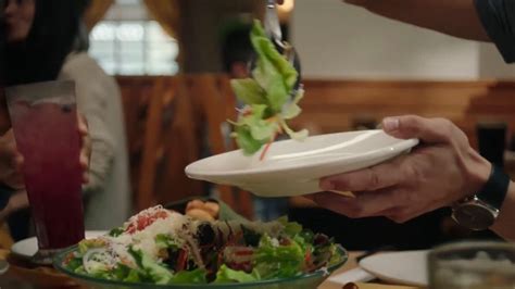 Olive Garden Never Ending Soup, Salad & Breadsticks TV Spot, 'Our Famous Never Ending First Course'