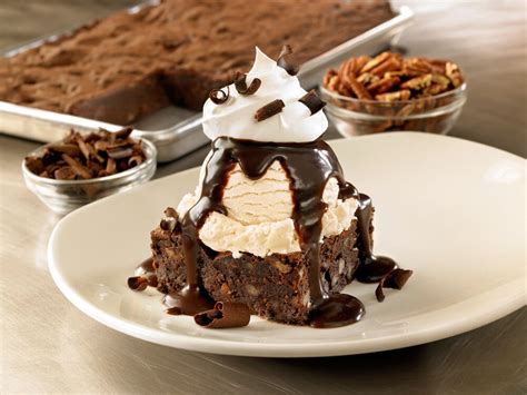 Outback Steakhouse Chocolate Thunder from Down Under tv commercials