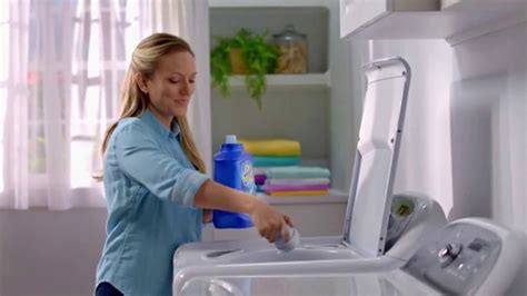 OxiClean Dark Protect Laundry Booster TV Spot, 'Keep Dark Clothes Dark Longer'