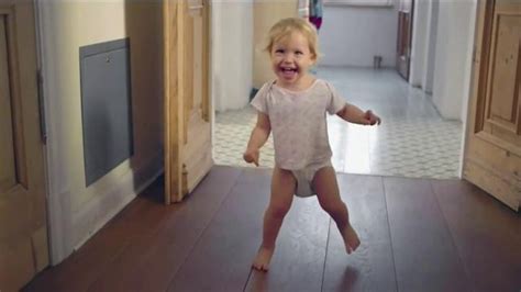 Pampers Cruisers TV Spot, 'Sag to Swag'