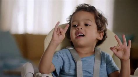 Pampers Swaddlers TV Spot, 'Moments of Love'