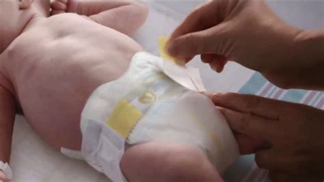 Pampers TV Spot, 'Keeps Skin Dry & Healthy'