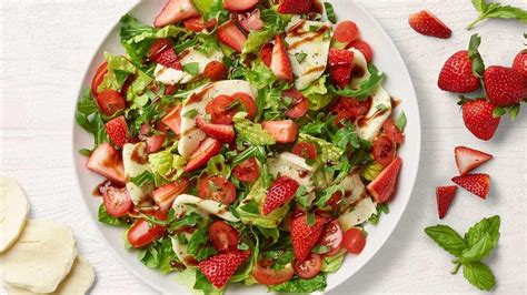 Panera Bread Strawberry Summer Caprese Salad