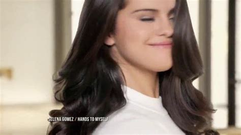 Pantene Pro-V TV Spot, 'Secador de cabello' con Selena Gomez