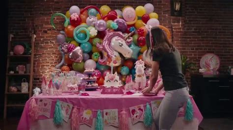 Party City TV Spot, 'BEST AUNT EVER' featuring James Blight